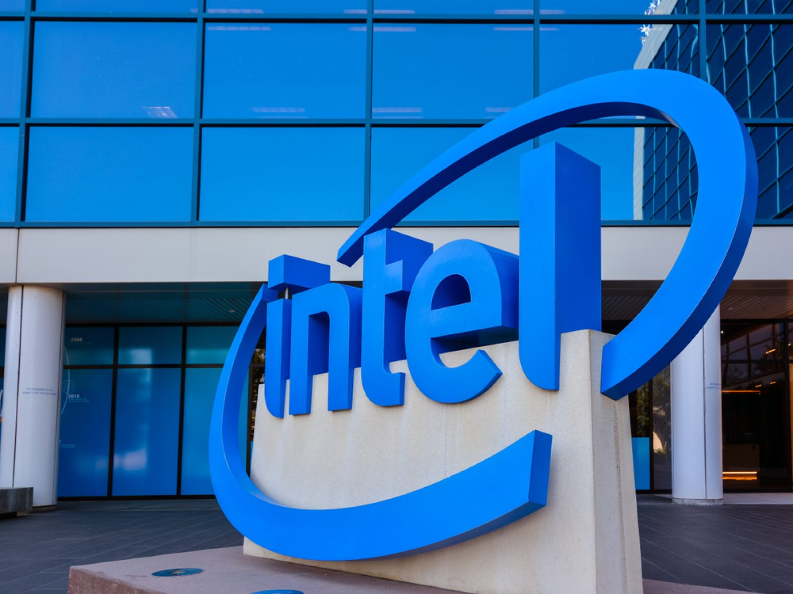 Intel Surprises Market with Strong Quarterly Profit Amid PC Market Turmoil