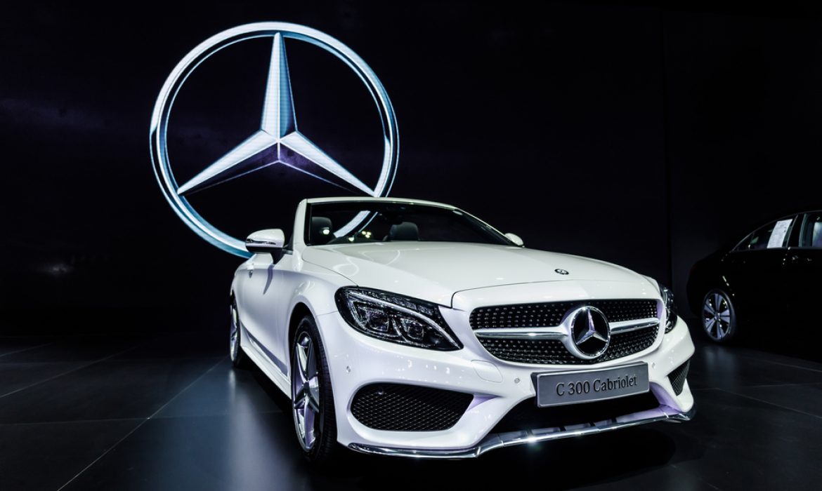 Mercedes-Benz Shifts Gears: Abandons Exclusive Electric Car Plan for 2030