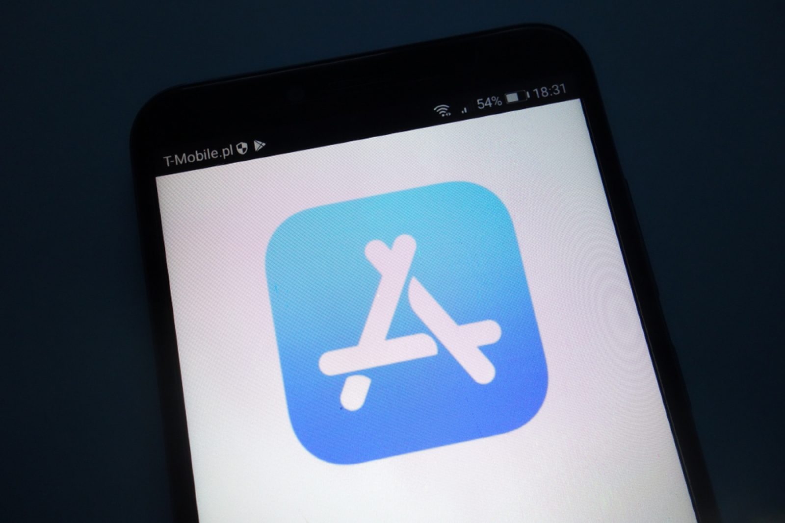 Goodbye App Store: Apple Embraces Third-Party Downloads in the EU