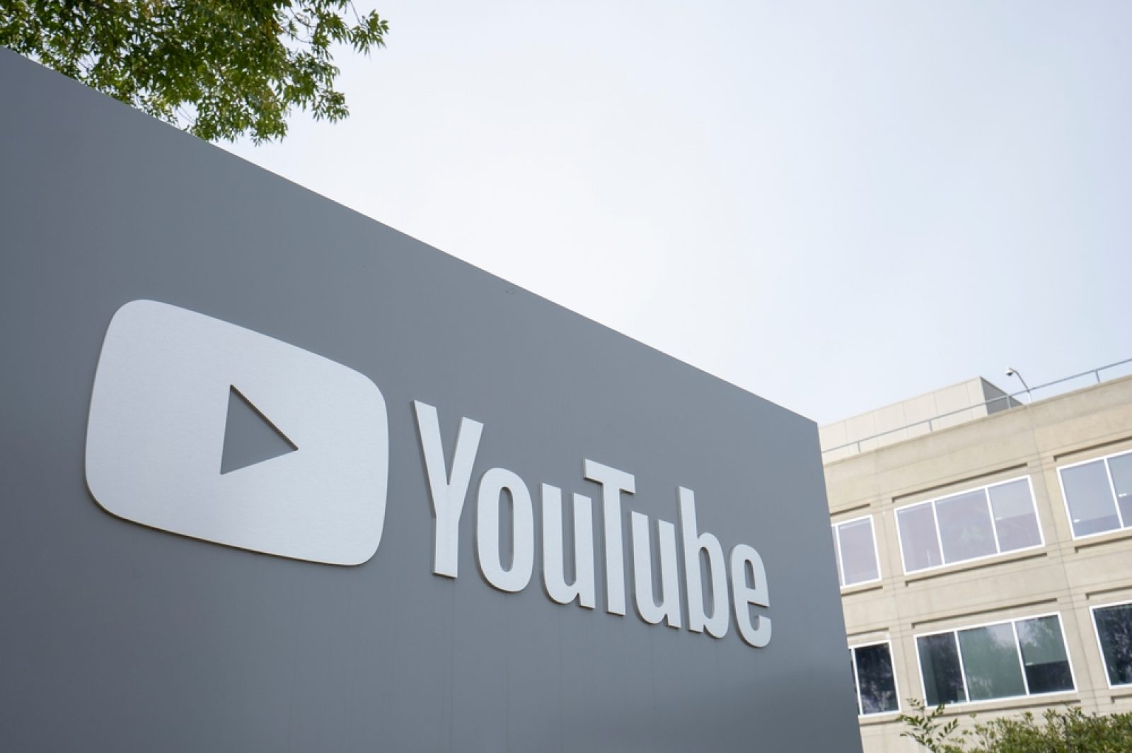 YouTube iOS Users to Be Prompted for Ad Tracking for Personalized Ads