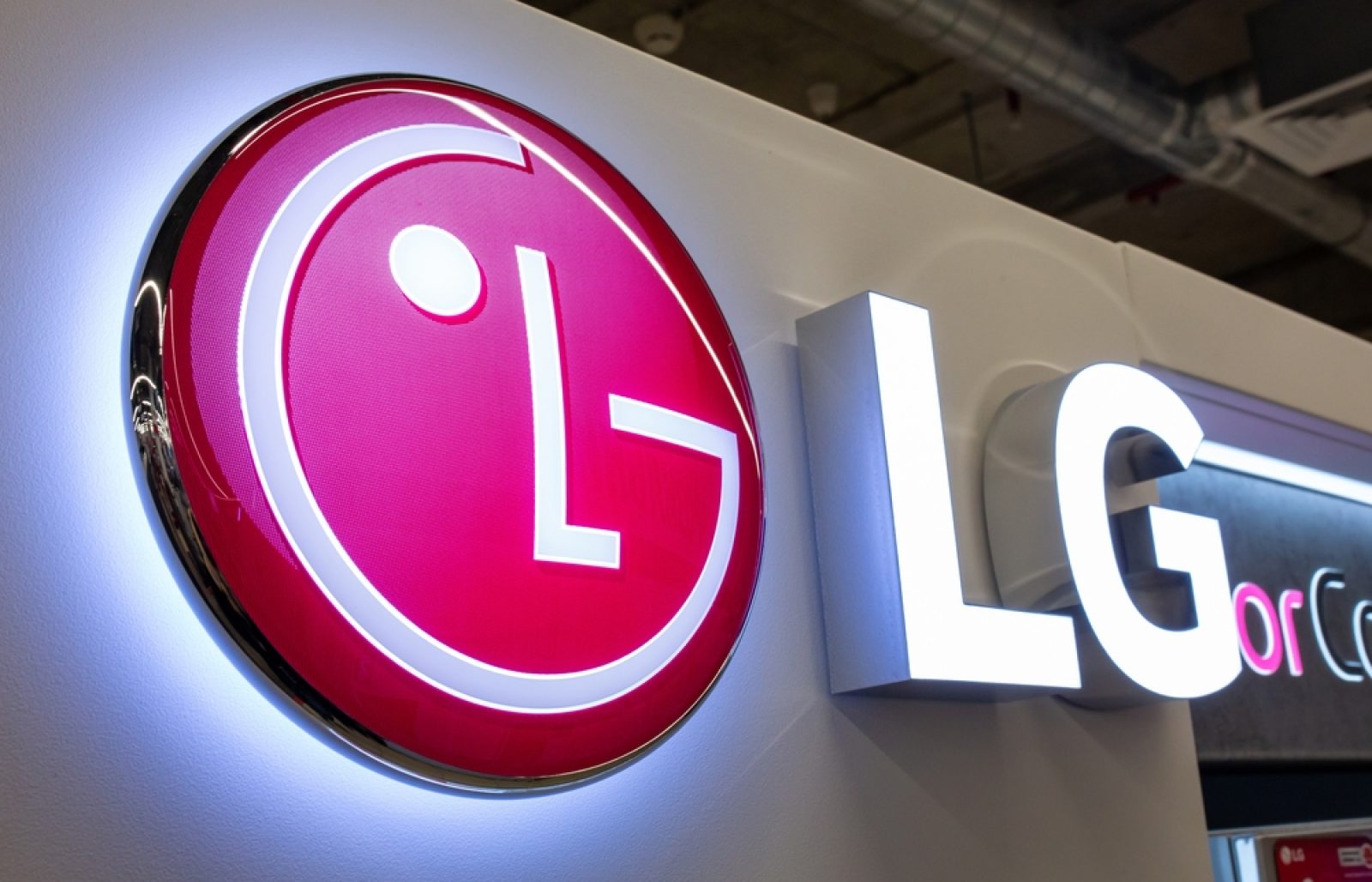 Electric Vehicle Sales Slump Hits LG Energy Hard